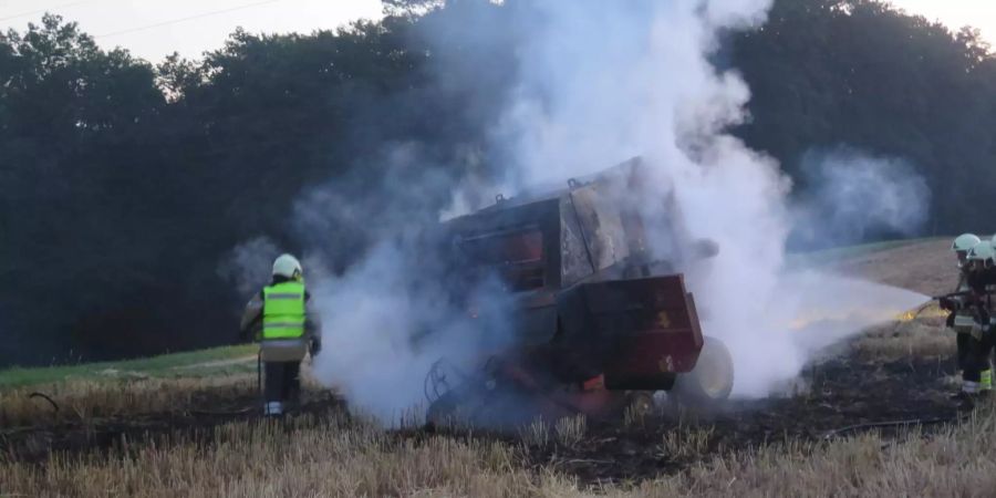 Brand einer Rundballenpresse