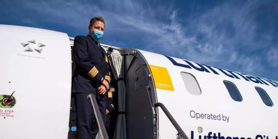 Lufthansa-Piloten bieten dem «Kranich» Gehaltsverzicht an. Foto: Guido Kirchner/dpa