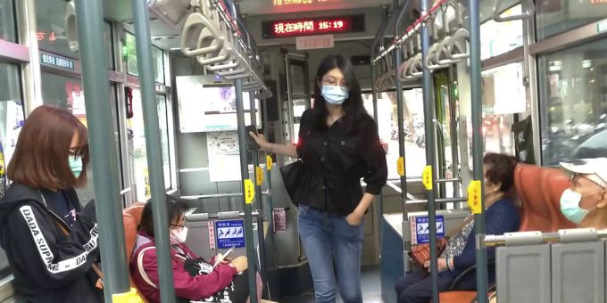 In Taiwan gehört das Tragen einer Maske spätestens seit Corona zum Alltagsleben. (Symbolbild) Taiwan Coronavirus