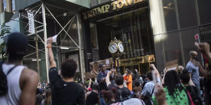 Minneapolis-Proteste - Demonstranten ziehen vor Trump Tower