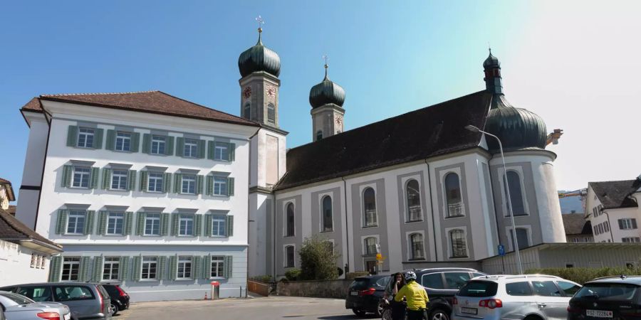 Gemeinde & Kirche in Lachen.