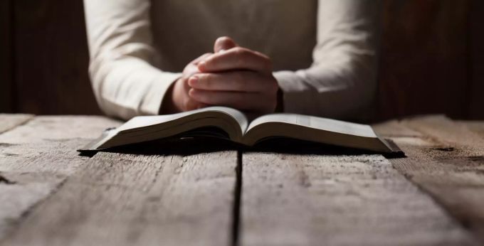 Die Bibel ist das meistverkaufte Buch der Welt (2,5 Milliarden Exemplare). Sam Urech