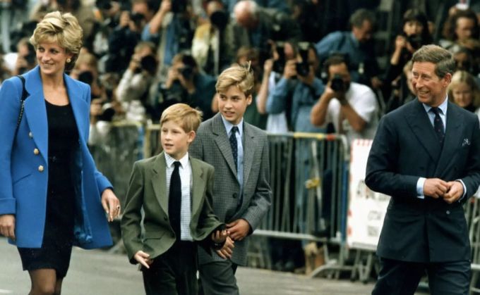 Charles und Diana, Prinz und Prinzessin von Wales, mit ihren beiden Söhnen William und Harry. prinzessin diana