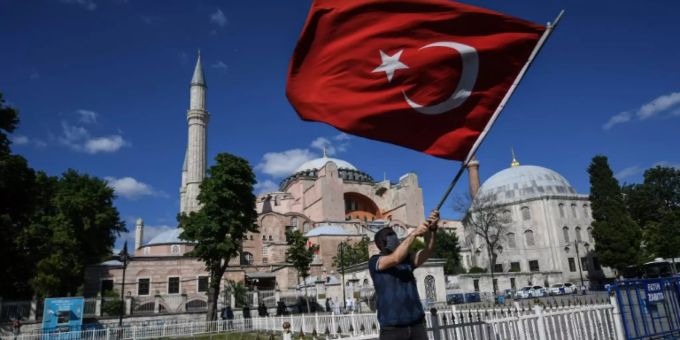 Neu eine Moschee - Orthodoxe Christen trauern wegen der Hagia Sophia