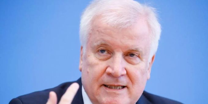 Horst Seehofer (CSU) ist als Bundesinnenminister auch für den Sport zuständig. Foto: Hannibal Hanschke/Pool/Reuters/dpa Horst Seehofer (CSU) ist als Bundesinnenminister auch für den Sport zuständig. Foto: Hannibal Hanschke/Pool/Reuters/dpa