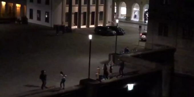 Nacht wird zum Tag - Nach Corona-Sperrstunde tanzen Zürcher auf Brücken