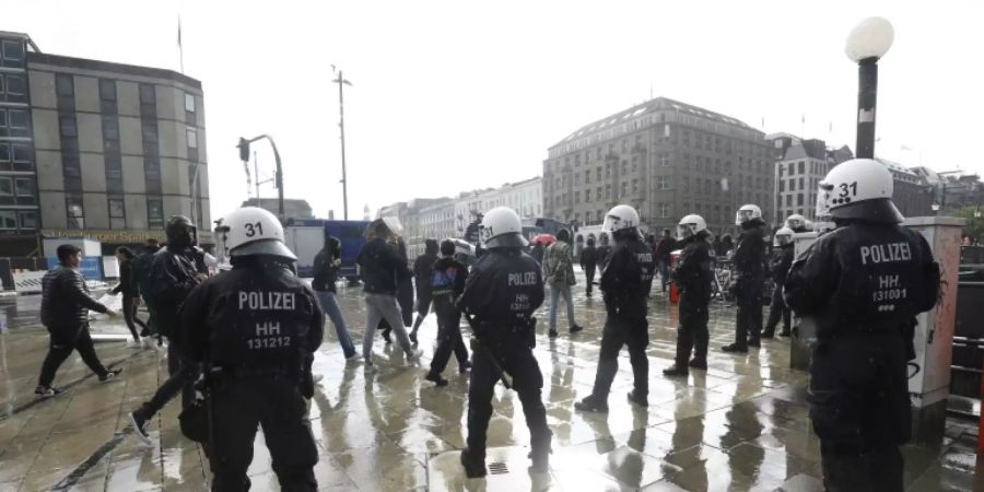 Hamburgs Polizei im Einsatz bei Anti-Rassismus-Demo