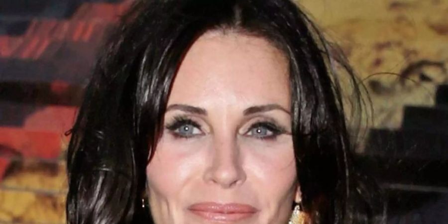 Courtney Cox hat Spass mit «Friends». Foto: Peter Foley/EPA /dpa