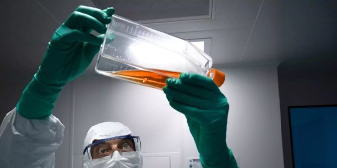 Mitarbeiter eines Pharmaunternehmens Mitarbeiter eines Pharmaunternehmens