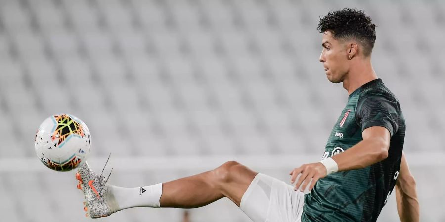 Damit hat Ronaldo als erster Spieler überhaupt in Spanien, England und Italien mindestens 50 Meisterschaftstore erzielt.