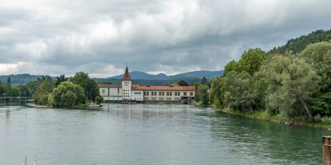 Helfer/innen sind herzlich zur Säuberungsaktion des Aareufers eingeladen. Aare bei Aarau