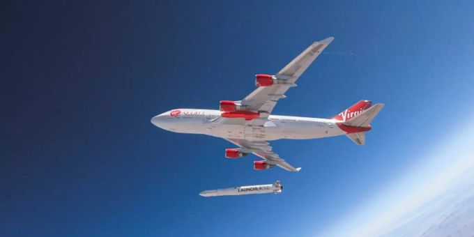 Die «LauncherOne» und der Jumbo-Jet Die «LauncherOne» und der Jumbo-Jet
