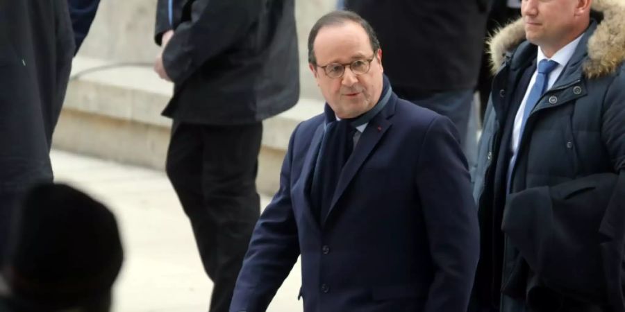 Frankreichs Ex-Präsident Hollande fordert Corona-Prämien für Bedürftige