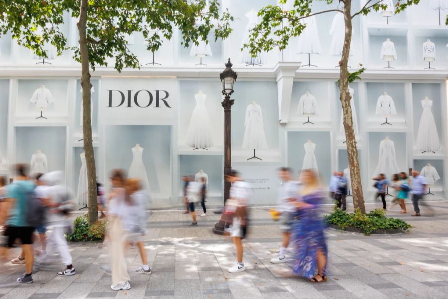 Auch an den Champs-Élysées in Paris häufen sich teure Luxushäuser.