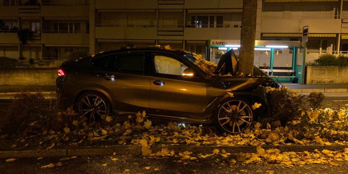 Olten SO: 18-Jähriger prallt bei Unfall in Baum. Olten SO
