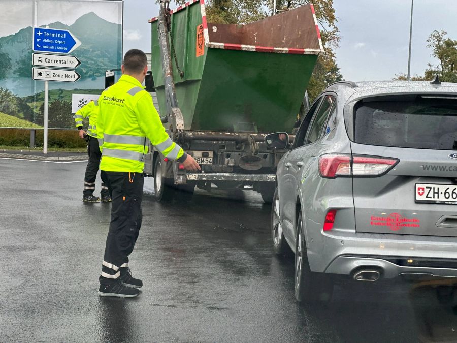 Der Verkehr vor dem EuroAirport in Basel und Mulhouse wird umgeleitet.