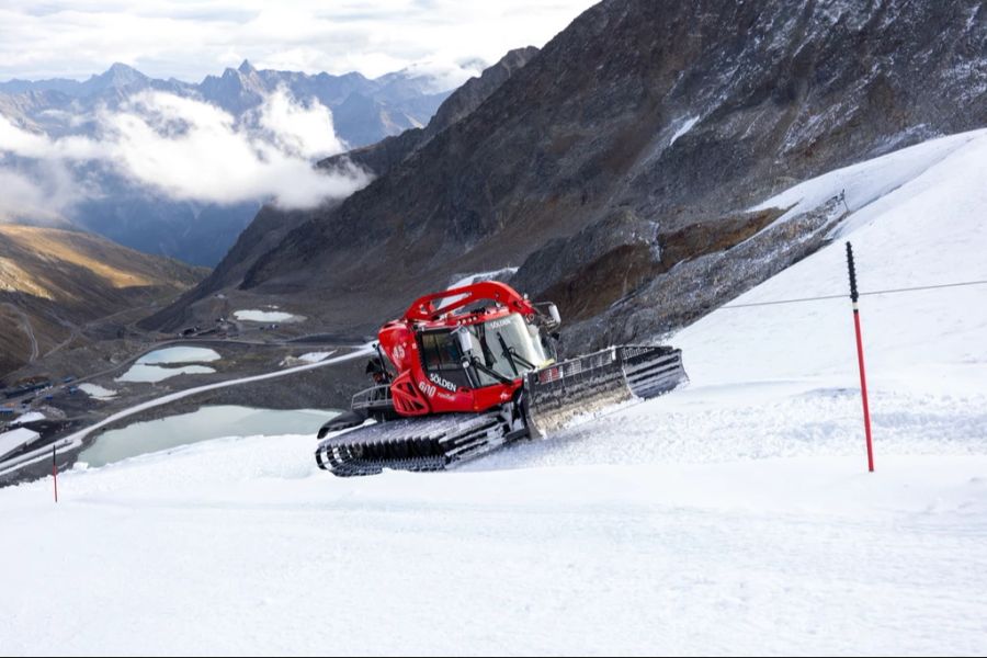 Die neue Saison geht in einer Woche in Sölden los. Umweltschützer kritisieren die Arbeiten am Rettenbachgletscher.