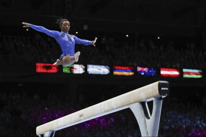 Simone Biles ist auch im Mehrkampf nicht zu besiegen. Biles