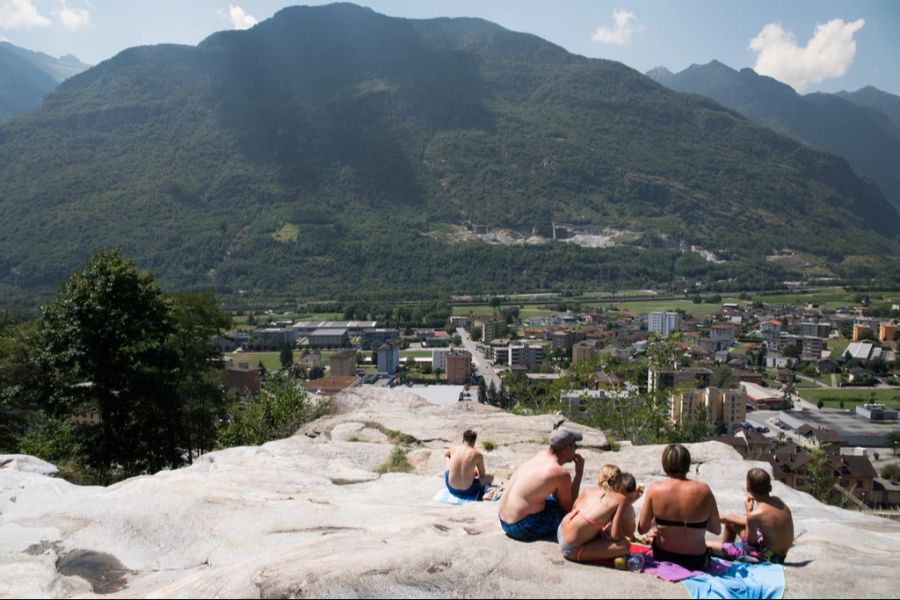 Am Sonntag dürfte sich ein Besuch in Biasca nochmals so richtig lohnen – es werden Höchsttemperaturen von 27 Grad erwartet.