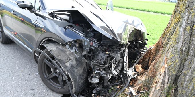 Schwer verletzt - Bei Unfall in Bad Ragaz SG in Baum geprallt