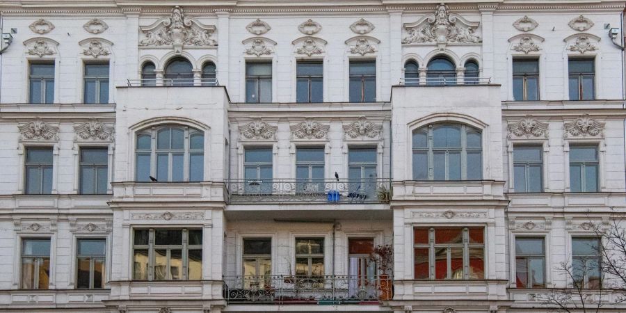 Wechselt eine vermietete Wohnung den Eigentümer, ist das für Mieterinnen und Mieter oft ein Schreck. Dabei sind sie ganz und gar nicht einflusslos.