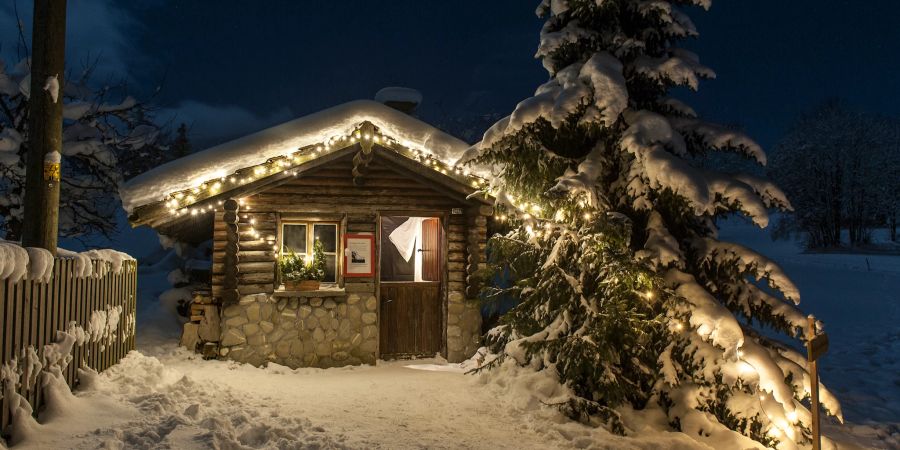 Holzhaus im Schnee