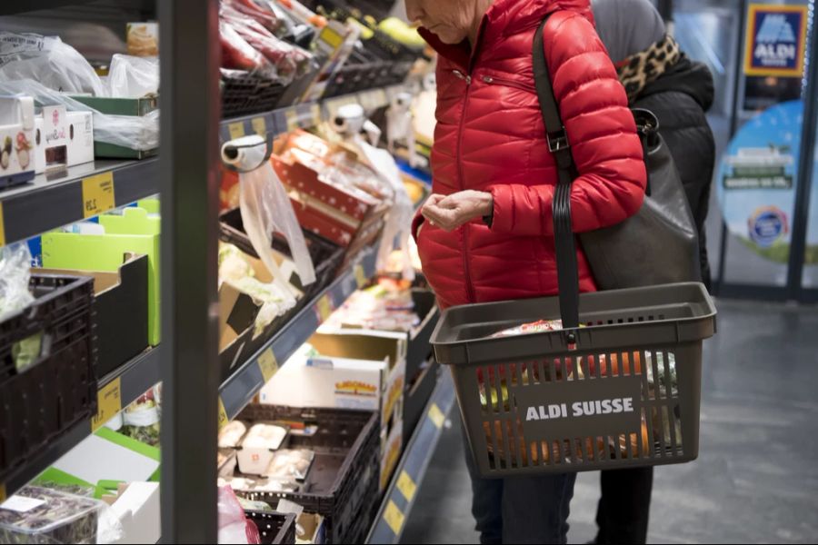 Nur in den Filialen der grossen Detailhändler können sich Menschen mit kleinem Budget verpflegen.