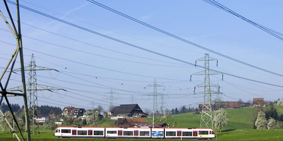 Falls der Strom knapp würde, hätte dies auch Auswirkungen auf den öffentlichen Verkehr. Der Bundesrat hat die entsprechenden Szenarien konkretisiert. (Themenbild)