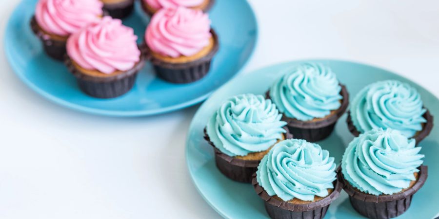 Blaue und rosafarbene Cupcakes