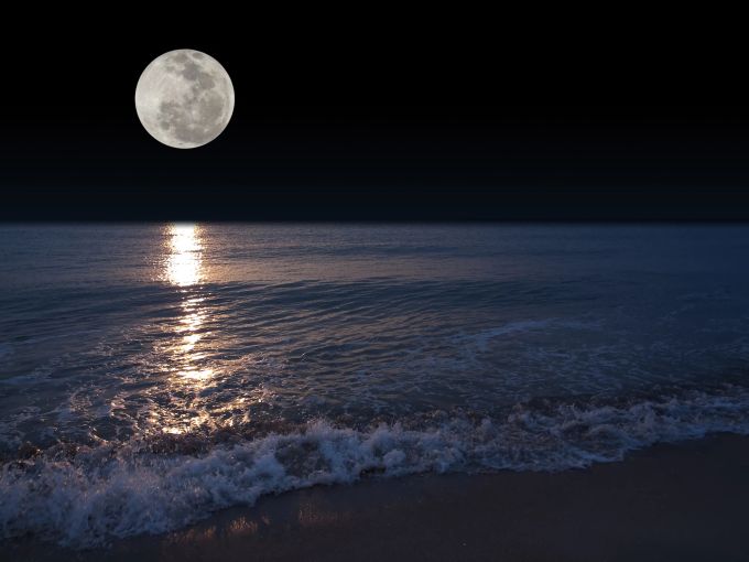 Die Gravitationskraft des Mondes ist unbestritten. Mondphase, Vollmond, Gravitation