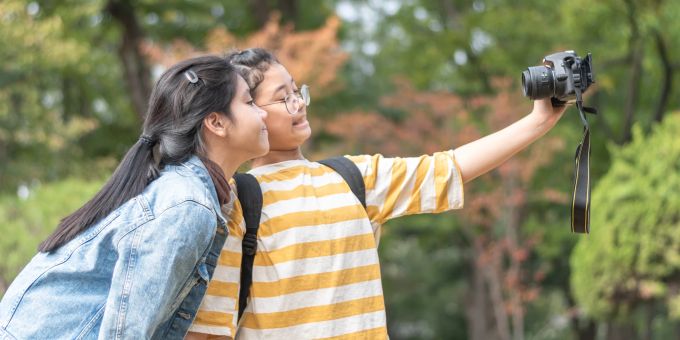 Dank des Reisens kommen Kinder mit anderen Kulturen in Kontakt. Reisen Kinder