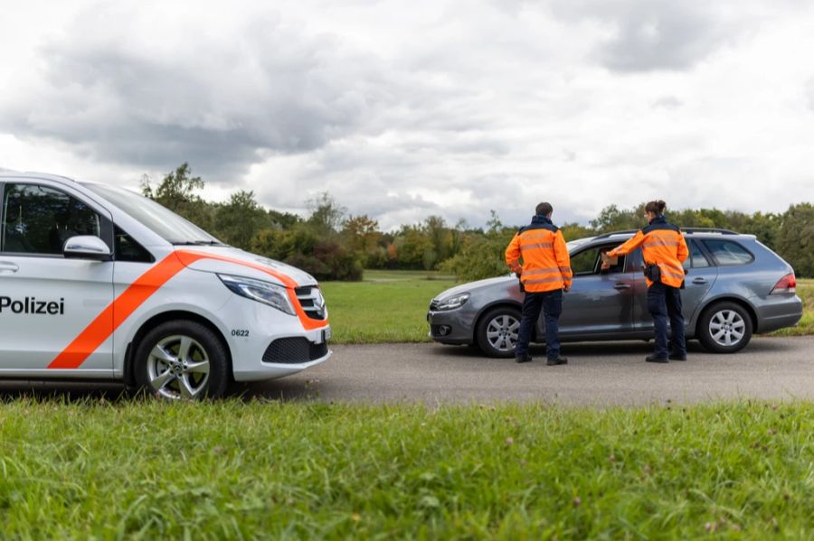 Der Mann machte schon bei einer Verkehrskontrolle auf sich aufmerksam, als er ohne gültigen Führerschein erwischt wurde. (Symbolbild)