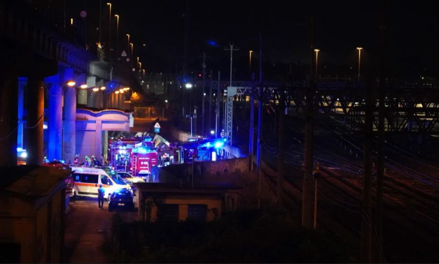 Zahlreiche Rettungswagen waren vor Ort.