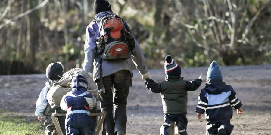 Die Kindergruppe war auf der Strasse unterwegs (Symbolbild).