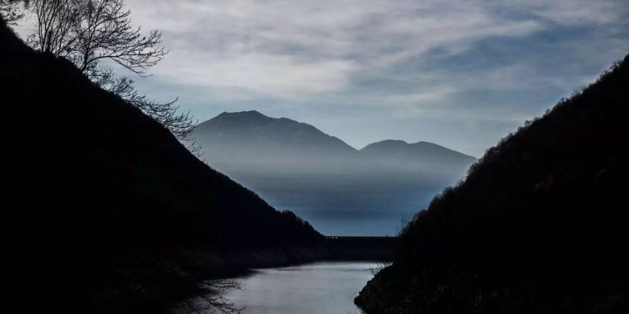 Tiefer Pegelstand beim Verzasca-Staudamm.