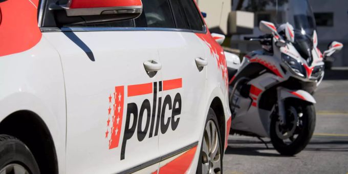 Saint-Maurice - Radfahrer auf der Gegenfahrbahn der A9 angehalten