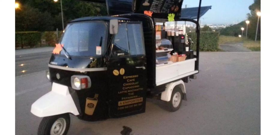 Die Tuk-Tuks fahren auch in Frankreich für Kaffee-Liebhaber herum.