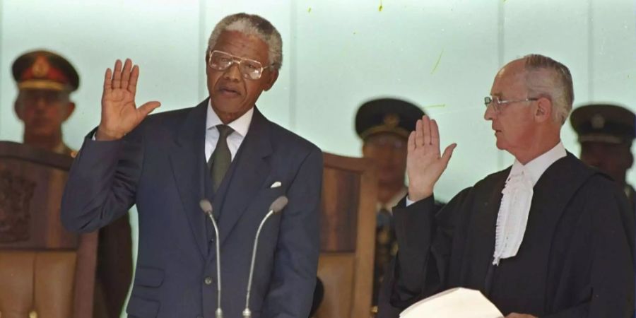 10. Mai 1994: Nelson Mandela wird der erste schwarze Präsident Südafrikas. Morgen wäre der Nobelpreisträger 100-jährig geworden.