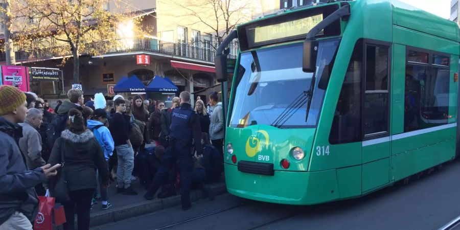 Ein Tramunfall legt den Verkehr lahm