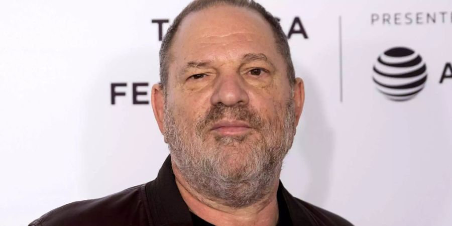 Nun wird gegen Weinstein wegen Vergewaltigung ermittelt.