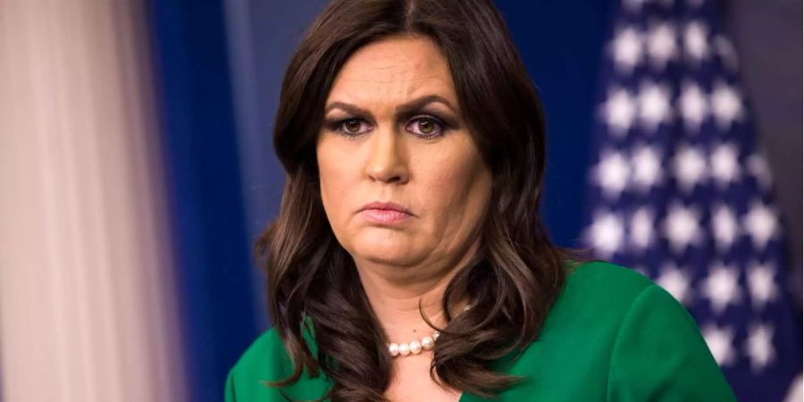 Trumps Sprecherin Sarah Huckabee Sanders forderte Reporter auf, Danke zu sagen.