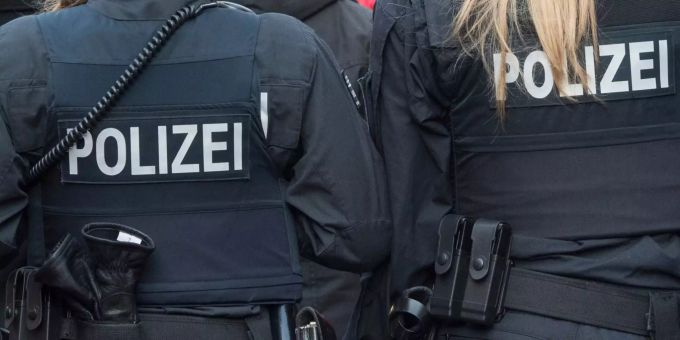 Im österreichischen Bundeskriminalamts beschäftigte sich zuletzt das Cold Case Management mit dem Vermissten (Symbolbild). Polizisten der deutschen Polizei.