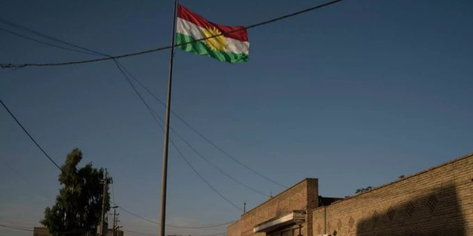 In Erbil weht eine kurdische Flagge. kurden