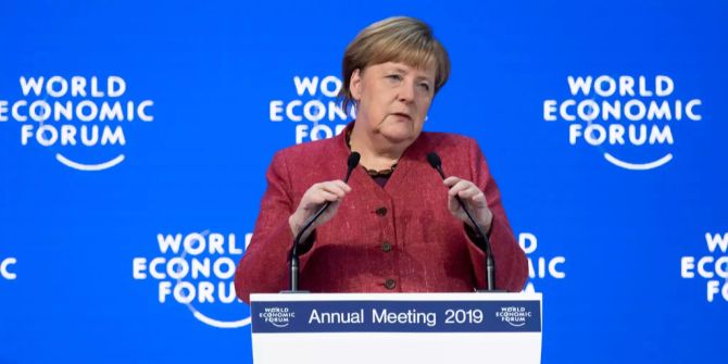 Die deutsche Bundeskanzlerin Angela Merkel hält eine Rede am WEF.