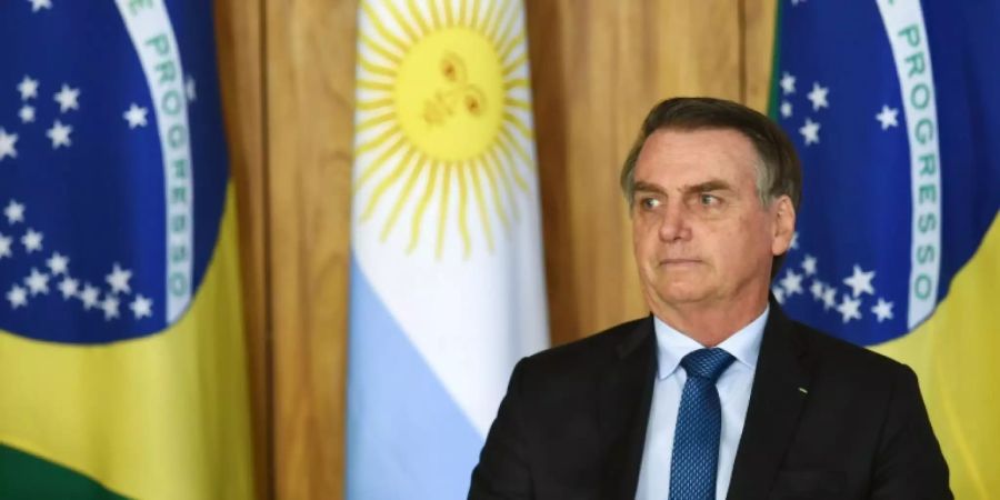 Brasiliens Präsident Jair Bolsonaro blickt nachdenklich.