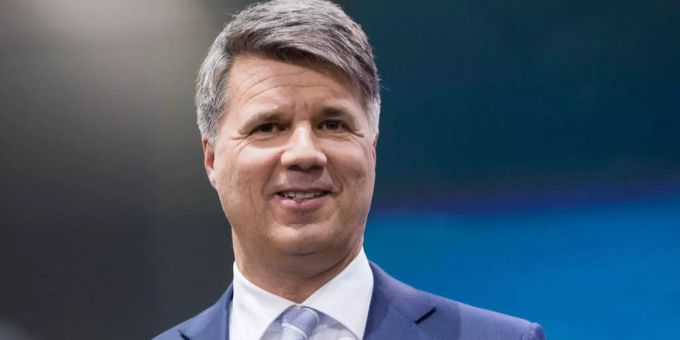 Harald Krüger rechnet in den nächsten fünf Jahren mit mehr Elektro-Autos. Ob es aber 10 oder 10'000 sind kann er nicht sagen. Harald Krüger an der Genfer Motorshow,