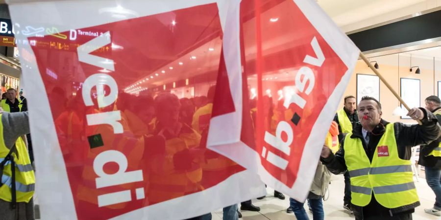 Warnstreik am Flughafen Köln/Bonn.