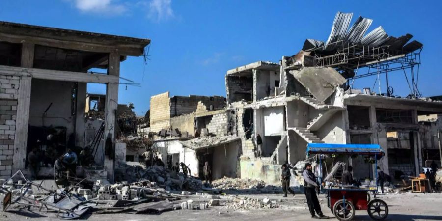 Ein Marktplatz im syrischen Idlib am 29. Januar 2018 nach einem türkischen Luftangriff .