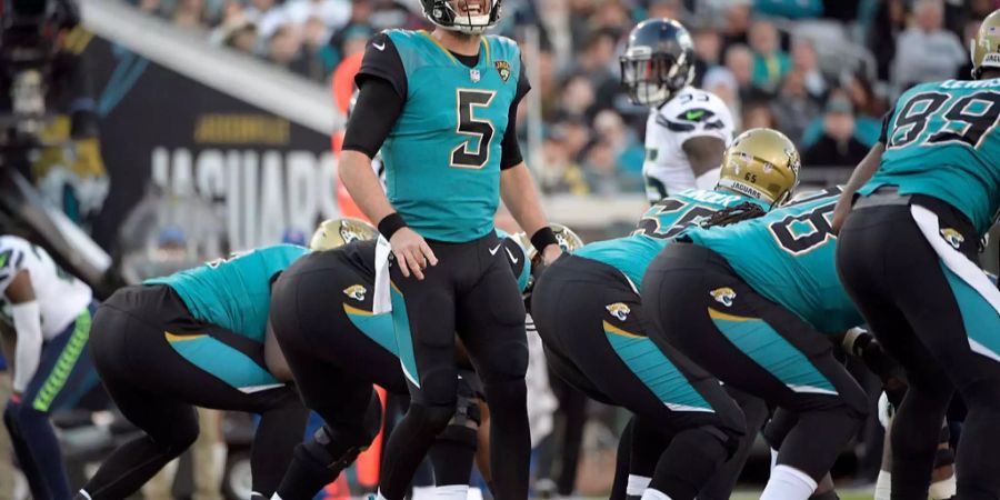 Die Defense der Jacksonville Jaguars bringt auch die Seahawks zum Verzweifeln. Zwar gelingen Seattle-Spielmacher Russel Wilson einige lange Touchdown-Pässe, doch übers Spiel hinweg dominiert die Defense von «Sacksonville». Damit steht die Truppe aus Florida mit einem Bein in den Playoffs.