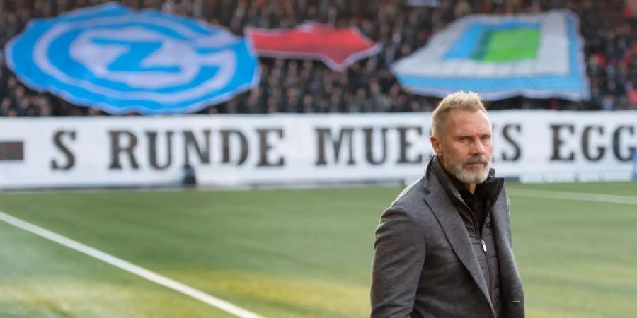 Trainer Thorsten Fink und die Fans der Grasshoppers hoffen sehnlichst auf das neue Stadion. «S Runde muess is Eggige» bekommt eine völlig neue Bedeutung.